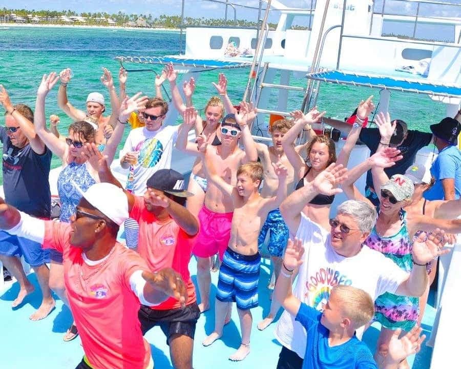 Party Boat in Punta Cana/Free Drinks and transportation inc — Guided tour and outdoor activity