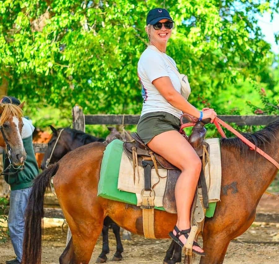 Horseback Ride Experience on the Beach & Countryside — Guided tour and outdoor activity
