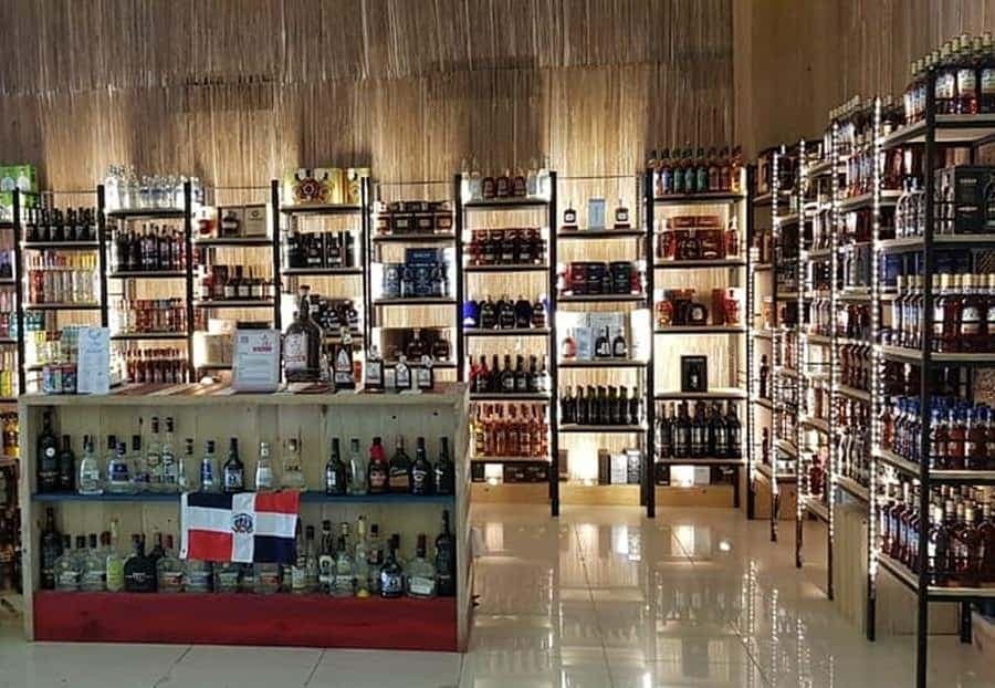 Punta Cana: Shopping Tour with Tastings and Hotel Pickup — Guided tour and outdoor activity
