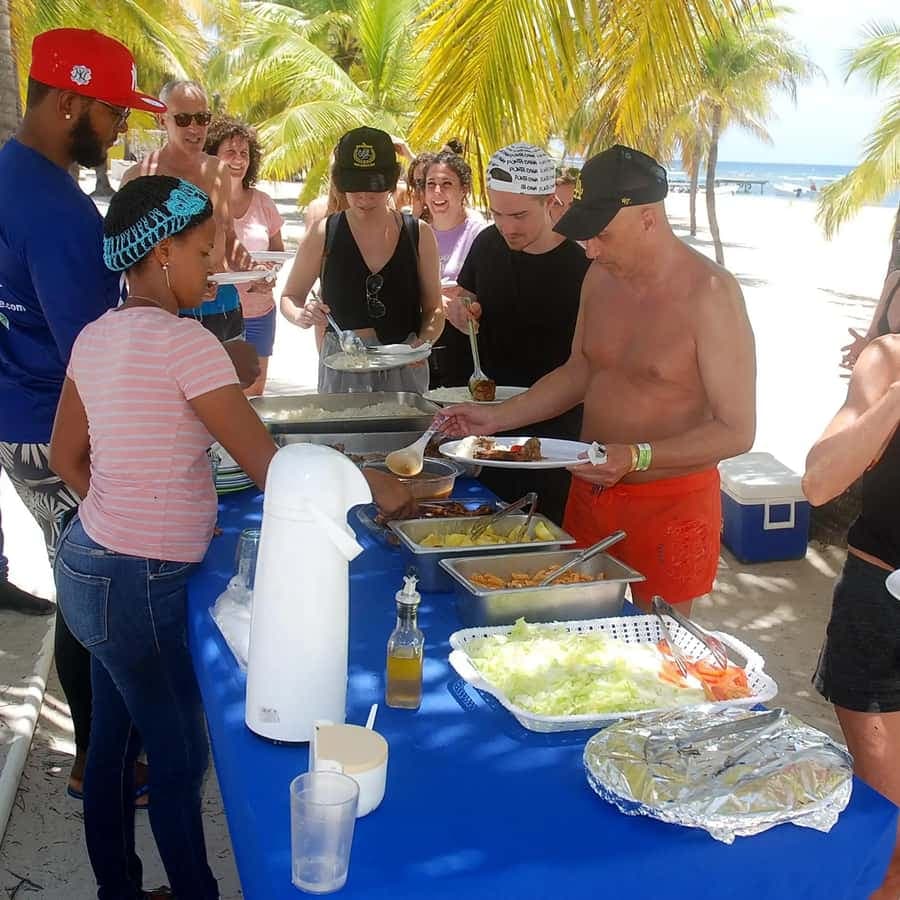 La Romana: Saona Island Boat Tour with Lunch — Guided tour and outdoor activity