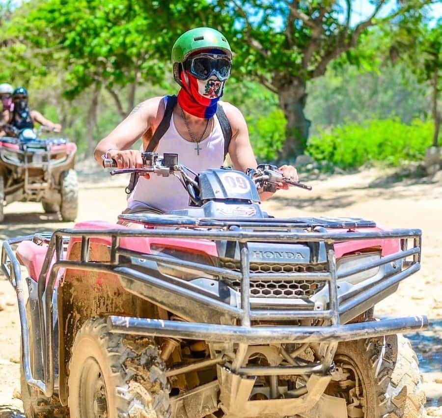 Prehliadka štvorkolky 4x4 v Punta Cana: Maximálny off-roadový zážitok — Guided tour and outdoor activity