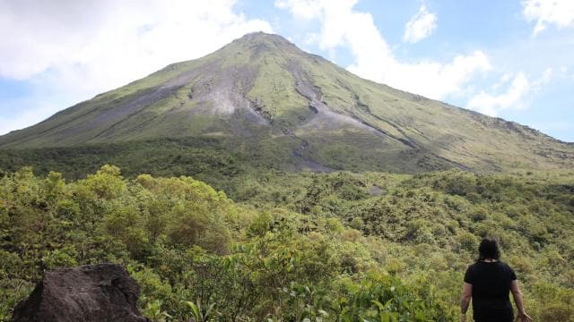 La Fortuna Waterfall: Arenal Volcano and Hanging Bridges — Guided tour and outdoor activity