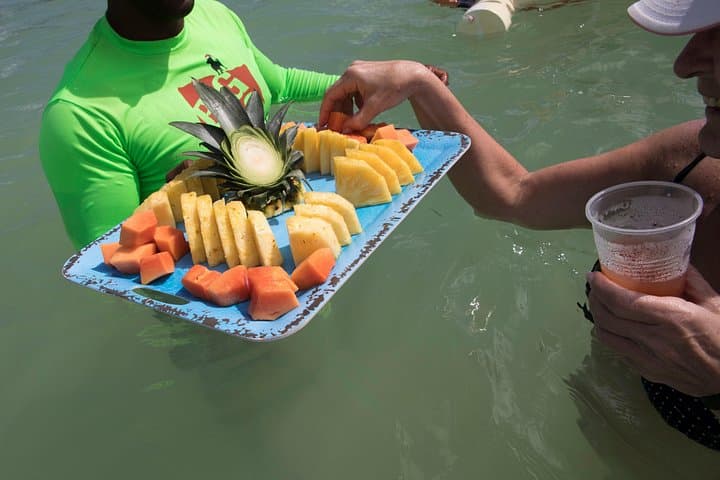 Santo Domingo: Catamaran with Snorkel, Open Bar and Lunch — Guided tour and outdoor activity