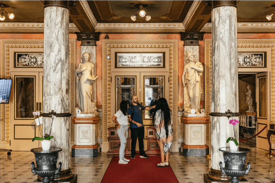 San Jose: Central Market Bites and Sights Walking Tour — Guided tour and outdoor activity