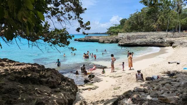 Santo Domingo: Los Tres Ojos, Boca Chica & More — Guided tour and outdoor activity