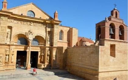 Santo Domingo: Tres Ojos, Faro a Colón & Mamajuana Tour — Guided tour and outdoor activity