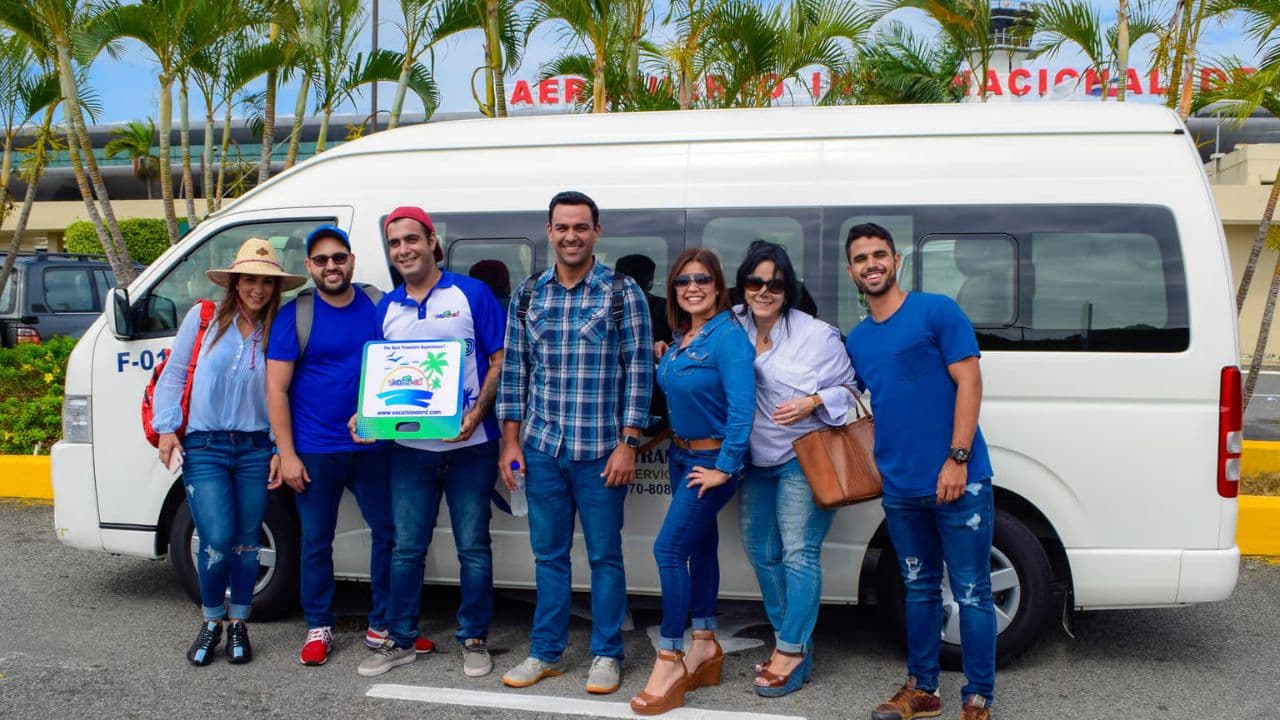 Punta Cana: Private Limousine Transfer to/from Airport (PUJ) — Guided tour and outdoor activity