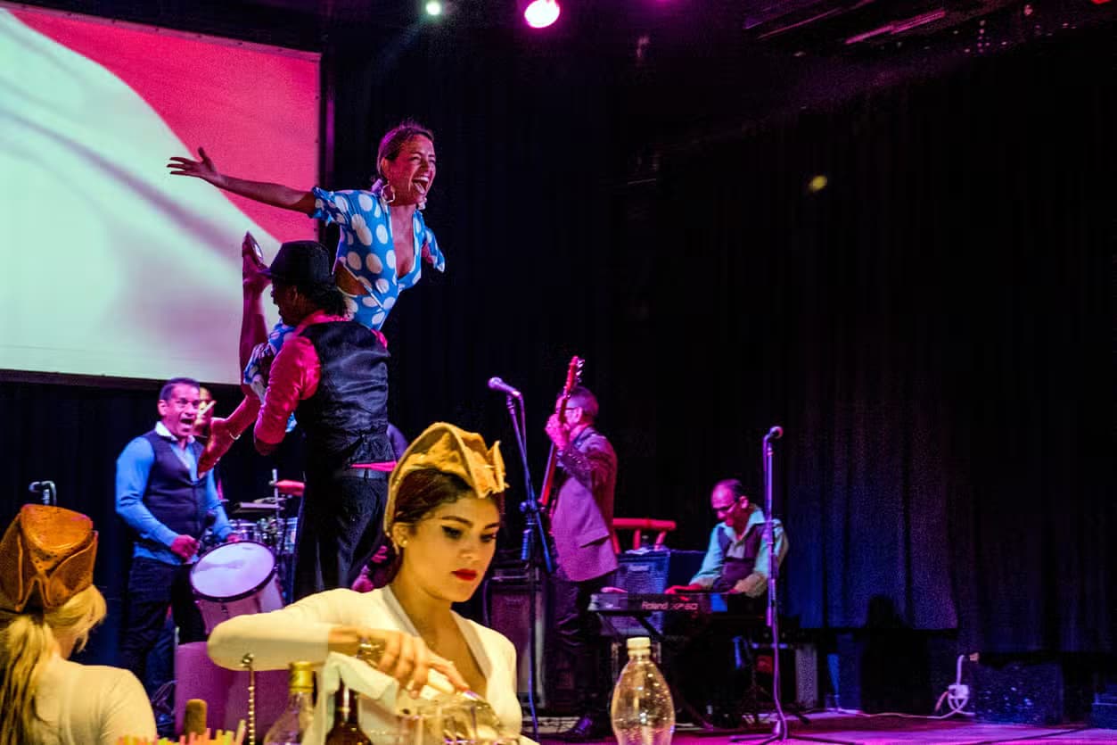 Hommage an den Buena Vista Social Club — Guided tour and outdoor activity