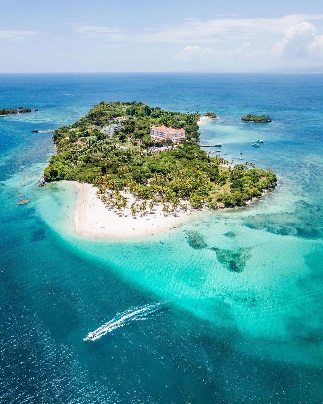 Miches Private: Media Luna Snorkeling & Cayo Levantado Tour — Guided tour and outdoor activity