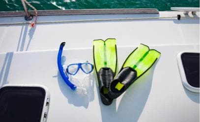Party Boat Catamaran Excursion with snorkeling, BBQ & music — Guided tour and outdoor activity
