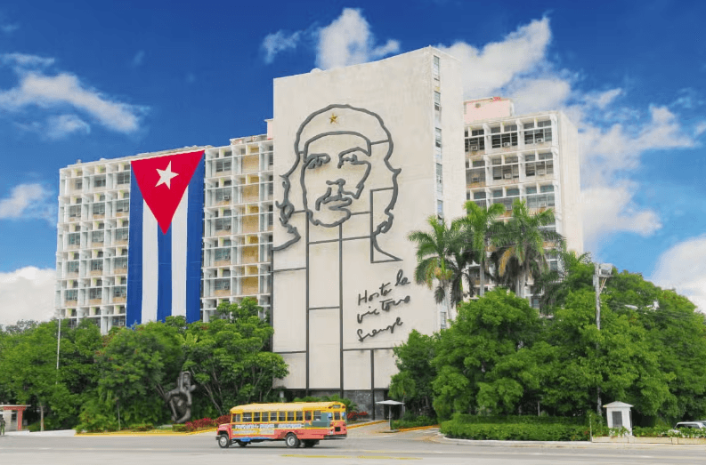 Private Havana Tour in a Classic Car for Cruise Passengers — Guided tour and outdoor activity