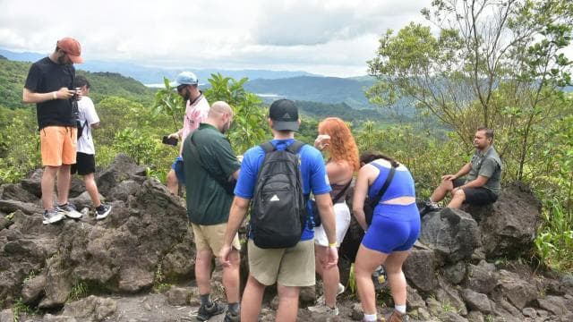 Costa Rica: Tour La Fortuna Waterfall and Volcano Hike — Guided tour and outdoor activity