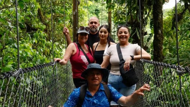 La Fortuna: Hanging Bridges and Zip Line Tour with Lunch — Guided tour and outdoor activity