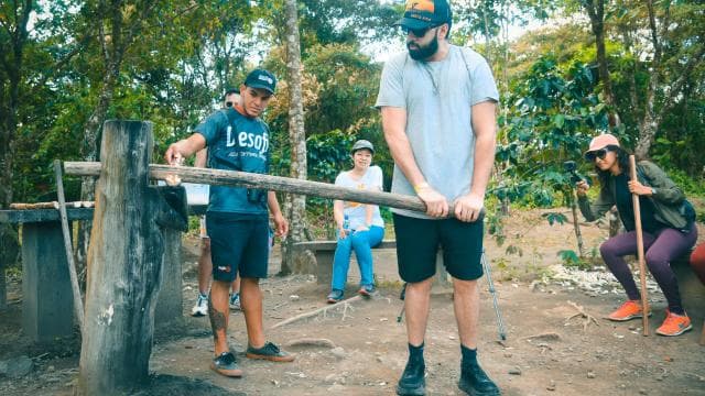 Caminata de historia natural por la selva tropical de 3,5 horas en el Volcán Arenal — Guided tour and outdoor activity