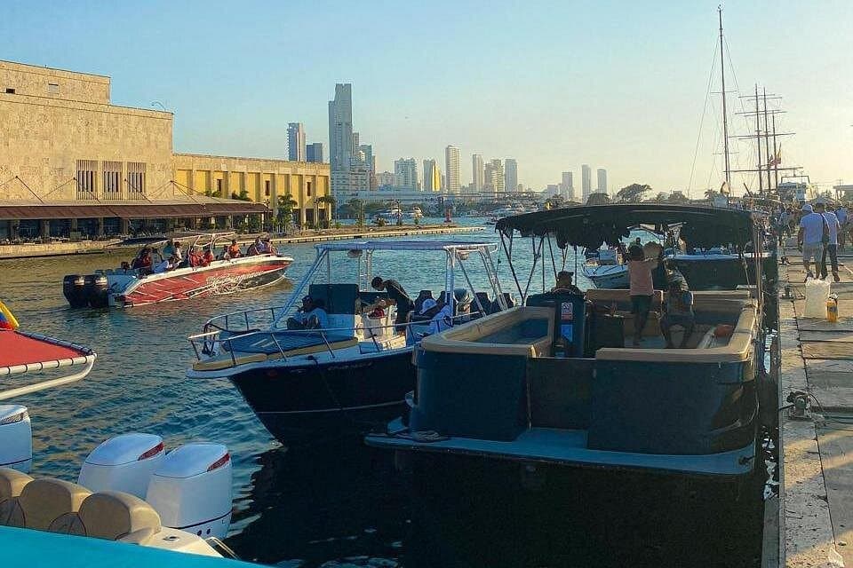 2-Hour Cartagena Bay Tour — Guided tour and outdoor activity