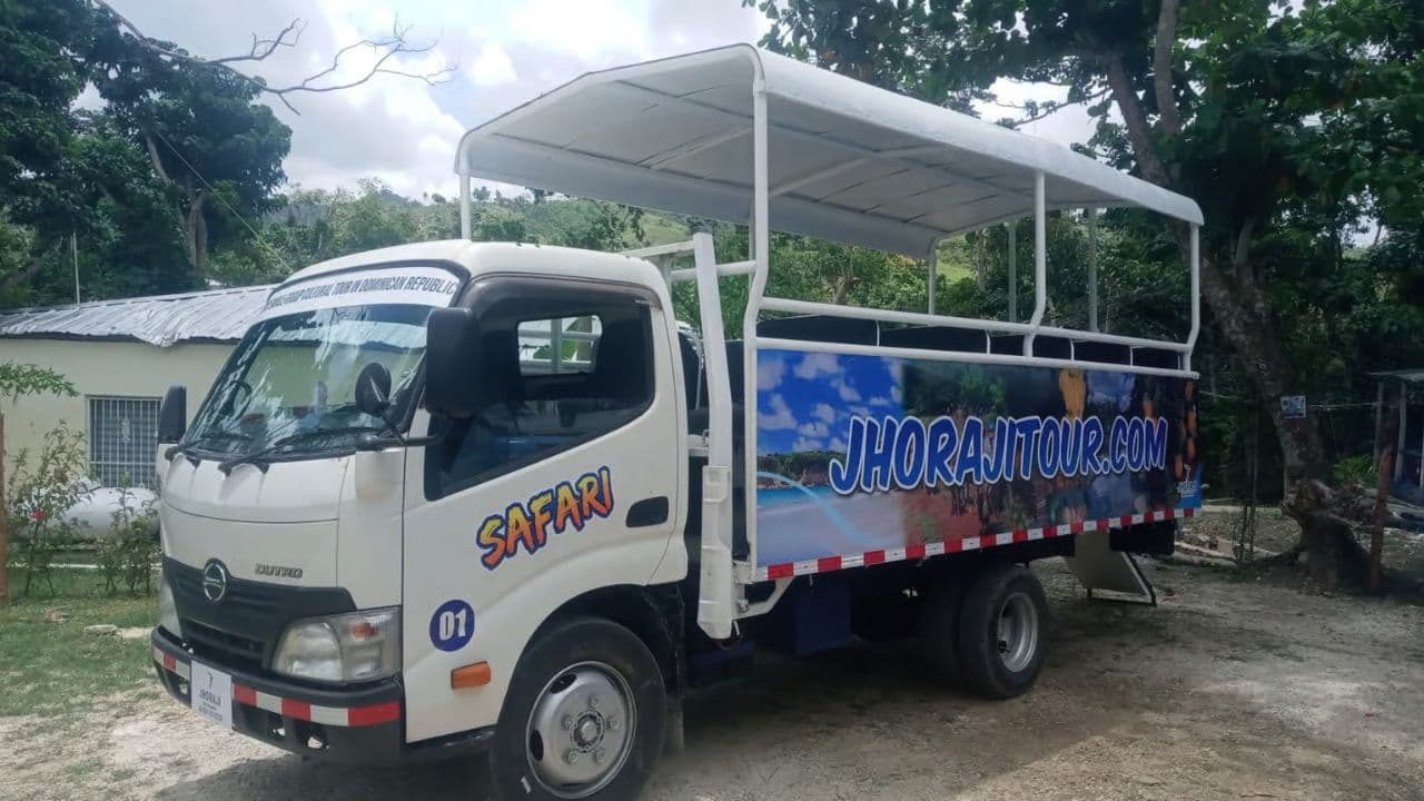 Soti nan Punta Cana: Demi Jounen Repiblik Dominikèn Kiltirèl Tour — Guided tour and outdoor activity