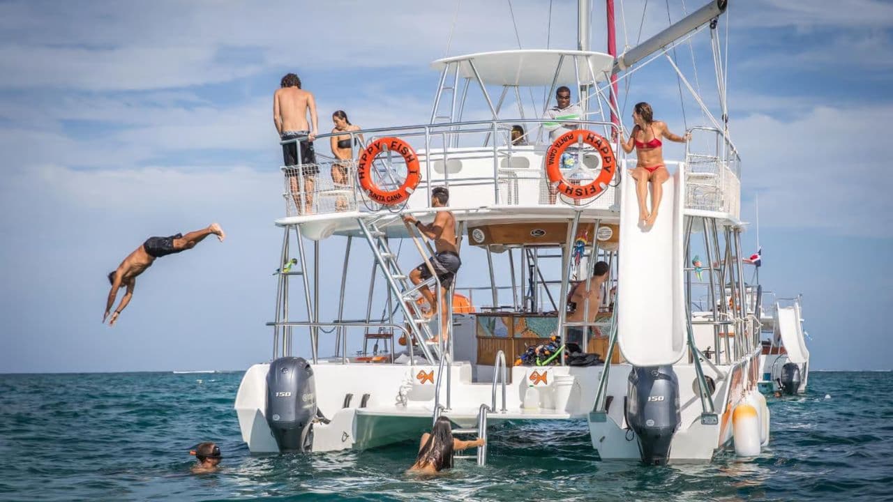 Punta Cana: Luxury Yacht Cruise with Snorkeling and Lunch — Guided tour and outdoor activity