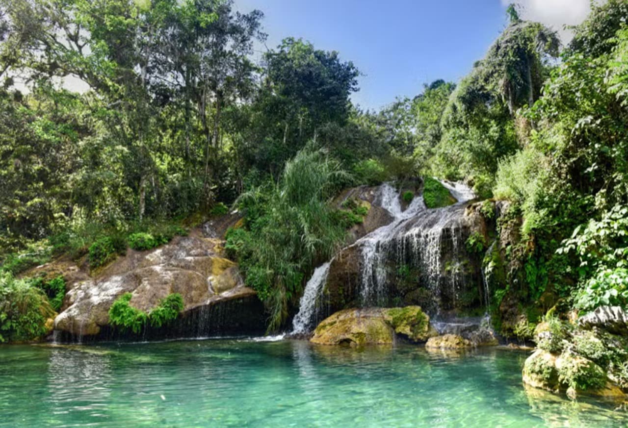 El Nicho Waterfalls Excursion — Guided tour and outdoor activity