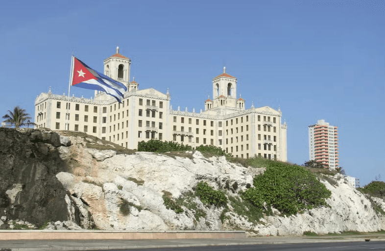 Havana Contrasts Tour — Guided tour and outdoor activity