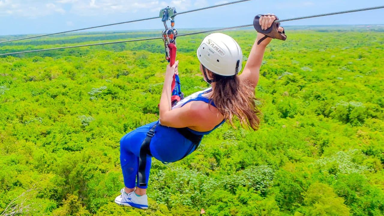 Caribbean Lake Park Punta Cana: Flyboarding, Zip Line ak plis ankò — Guided tour and outdoor activity