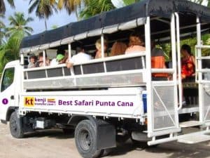 Da Punta Cana: tour di mezza giornata del safari nella Basilica di Higuey — Guided tour and outdoor activity