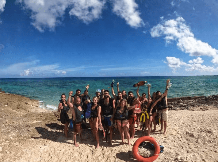 Snorkelling at Coral Beach + Saturn Cave — Guided tour and outdoor activity