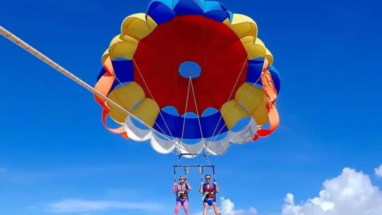Punta Cana: Parasaling Adventure with Pick Up Hotel — Guided tour and outdoor activity