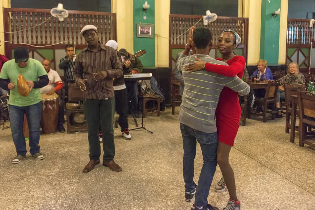 Kostenlose Nachttour durch Havanna — Guided tour and outdoor activity